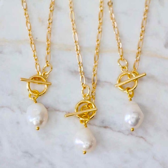 White Pearl Toggle Necklace - Picture 1 of 2
